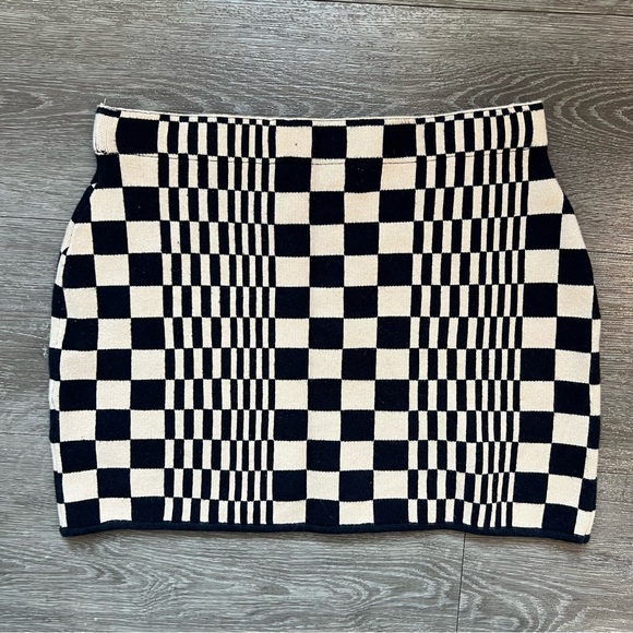 Urban Outfitters checkered mini skirt soft stretchy knit fabric - Picture 4 of 5